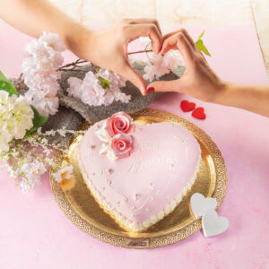 Torta Cuore rosa con rose rosa
